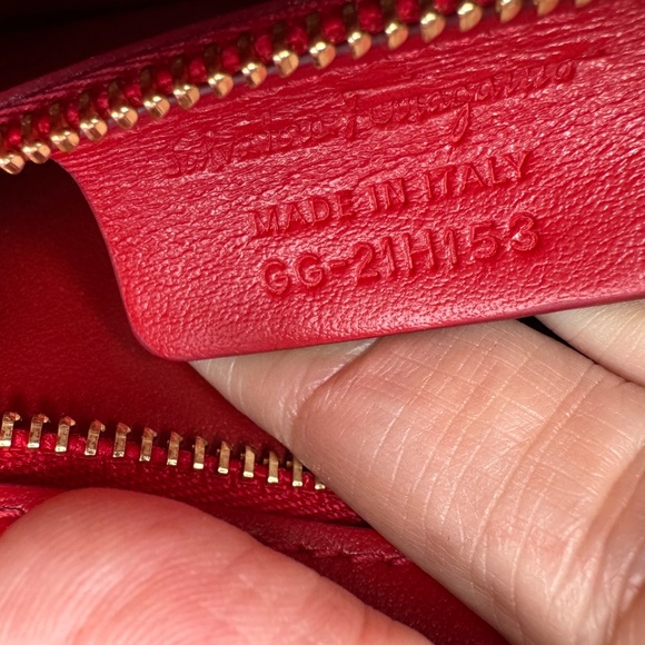 FERRAGAMO Gancini quilted crossbody bag - Picture 8 of 9